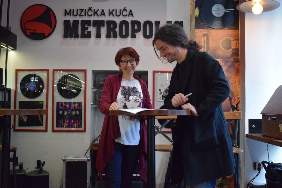 Debitantski album Mladena Pecovića u izdanju Metropolis Music